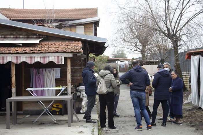 Collegno "dice addio" al campo rom di strada della Berlia