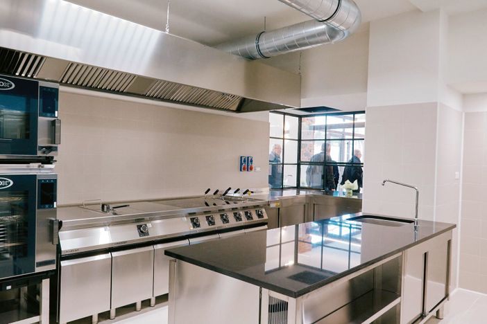 sala ristrutturata per ristorante