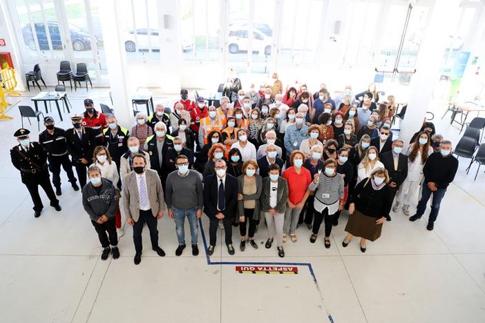 cerimonia di chiusura con autorità a Grugliasco cerimonia di chiusura con autorità a Grugliasco