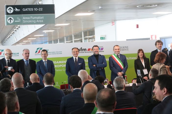 Scarsa illuminazione e segnaletica, scale mobili ferme. Comune e Regione a RFI e Trenitalia: "Sistemate la stazione dell'aeroporto" Scarsa illuminazione e segnaletica, scale mobili ferme. Comune e Regione a RFI e Trenitalia: "Sistemate la stazione dell'aeroporto"