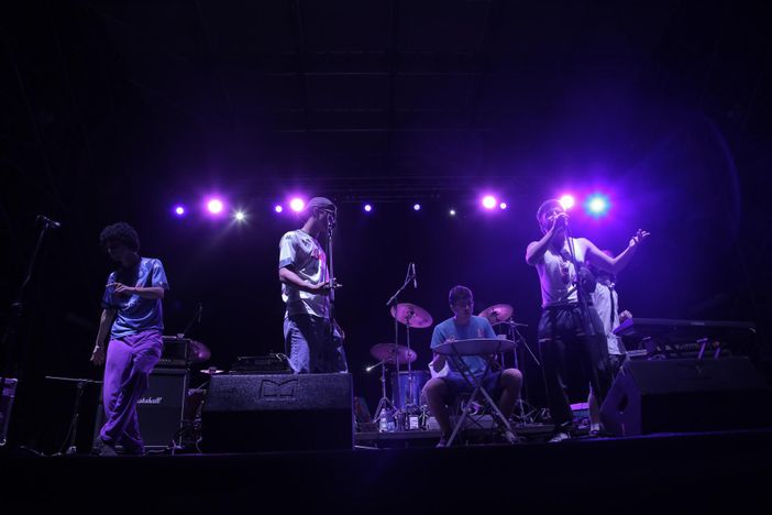 giovani musicisti sul palco