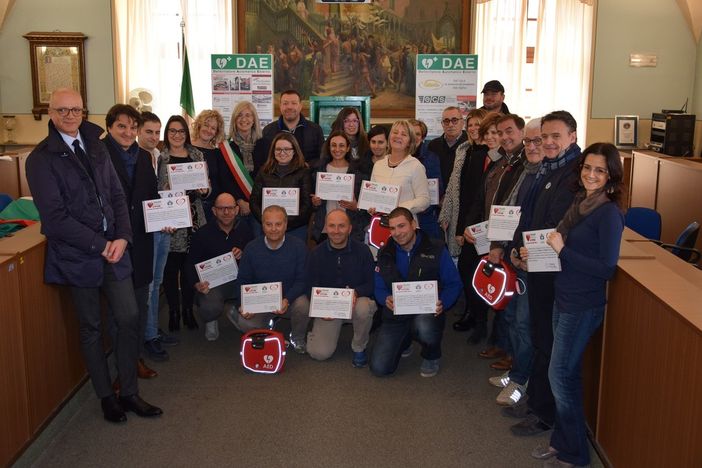 Carmagnola, con il progetto “Cuore in Comune” tre nuovi defibrillatori negli spazi pubblici