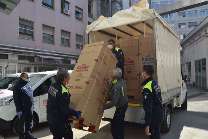 I volontari della Protezione Civile regalano le proprie uova di Pasqua al Regina Margherita