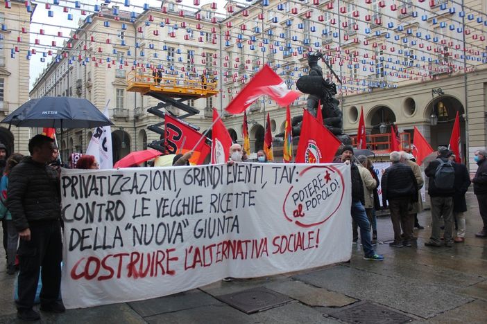 Debutto in Sala Rossa con contestazione per la giunta Lo Russo: "Fa parte del sistema Torino" Debutto in Sala Rossa con contestazione per la giunta Lo Russo: "Fa parte del sistema Torino"