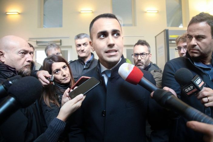 Europee, su Rosseau la fiducia a Di Maio. Sicari del M5S: "Si va al voto di pancia, non abbiamo capito nulla" Europee, su Rosseau la fiducia a Di Maio. Sicari del M5S: "Si va al voto di pancia, non abbiamo capito nulla"