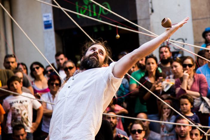 Due spettacoli ci nuovo circo con la compagnia catalana Eia e la francese La Belle Apocalypse alla FLIC e allo Spazio FLIC di Torino