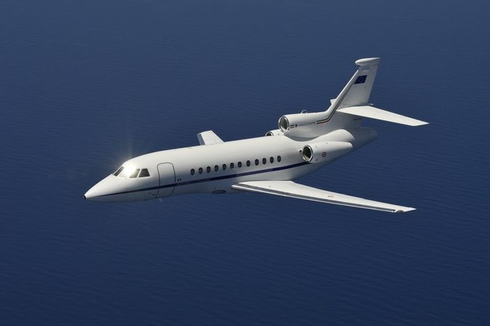 Falcon 900