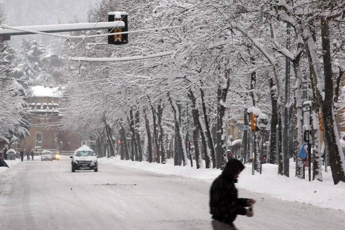 Uomini e mezzi della Città metropolitana per lo sgombero neve sulle strade provinciali