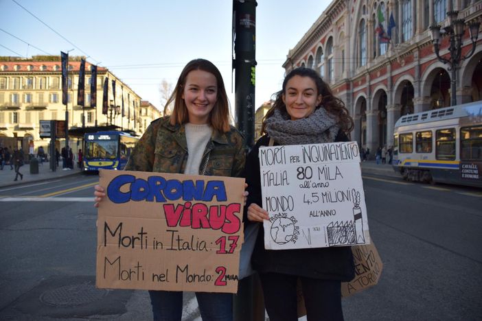 Fridays For Future in piazza anche oggi a Torino: &quot;La vera emergenza è quella ambientale&quot;