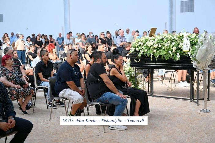 funerali di un ragazzo funerali di un ragazzo