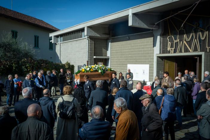 Commozione per l'ultimo saluto a Paolo Griseri Commozione per l'ultimo saluto a Paolo Griseri