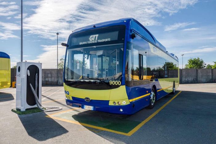 autobus elettrico - foto di archivio