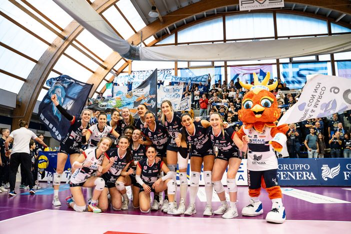 Volley, la Reale Mutua Fenera Chieri ’76 saluta il PalaFenera con un 3-0 su Casalmaggiore Volley, la Reale Mutua Fenera Chieri ’76 saluta il PalaFenera con un 3-0 su Casalmaggiore