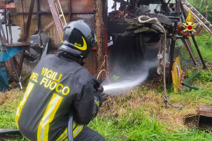 Maneggio in fiamme a Campiglione Fenile, intervengono i vigili del fuoco Maneggio in fiamme a Campiglione Fenile, intervengono i vigili del fuoco