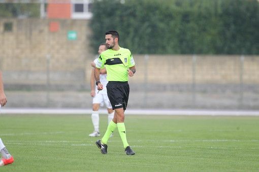 Auto si schianta contro il guardrail a Volpiano: muore giovane arbitro valdostano Auto si schianta contro il guardrail a Volpiano: muore giovane arbitro valdostano
