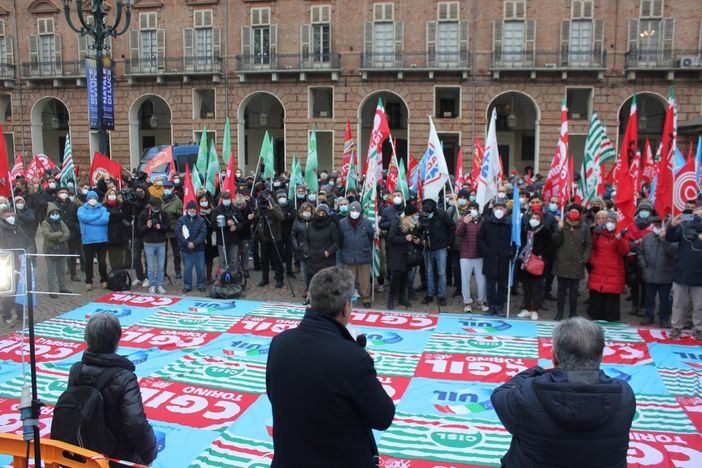 manifestazione piazza castello manifestazione piazza castello