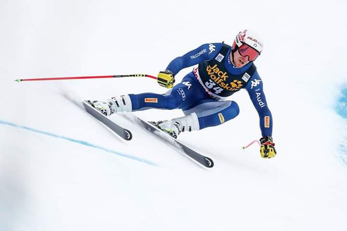 Lo sciatore Mattia Casse in azione