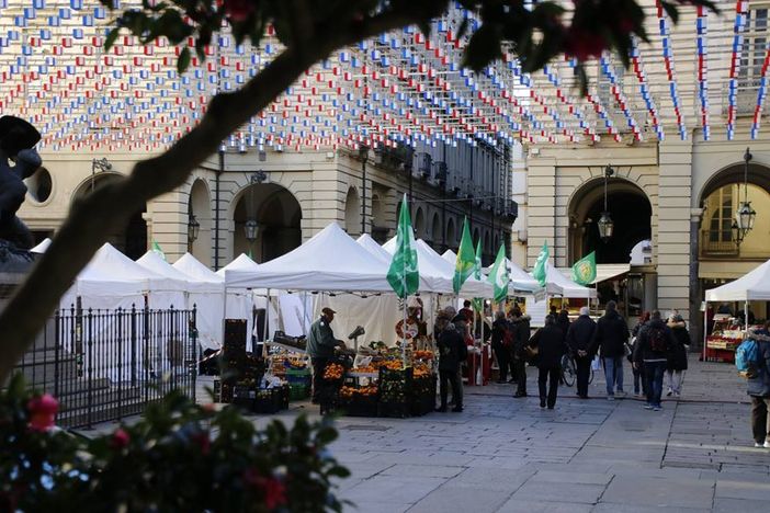 A Torino spesa di Natale solidale al mercato contadino A Torino spesa di Natale solidale al mercato contadino