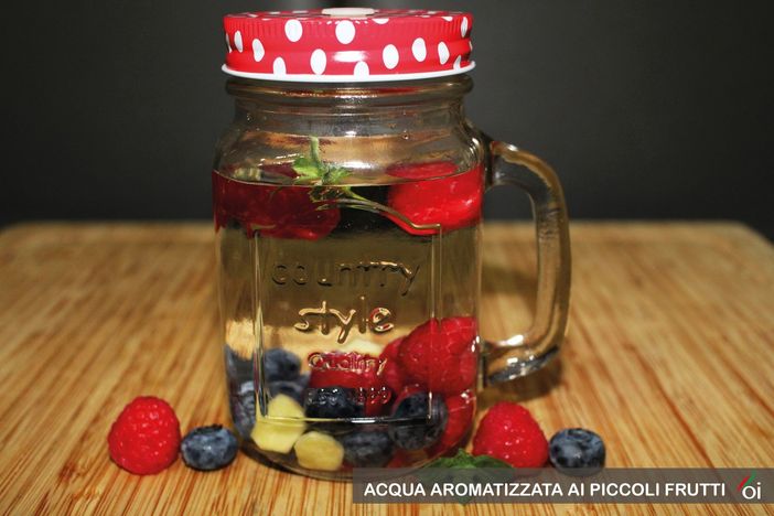 MercoledìVeg di Ortofruit: oggi prepariamo acqua aromatizzata ai piccoli frutti MercoledìVeg di Ortofruit: oggi prepariamo acqua aromatizzata ai piccoli frutti