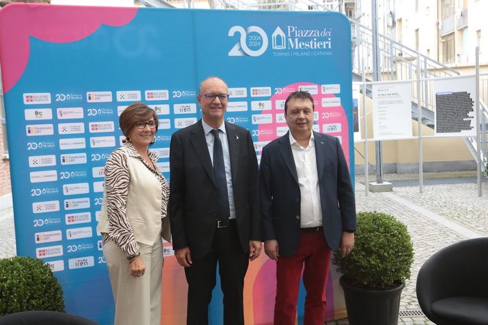 Valditara a Piazza dei Mestieri: "Autonomia? Sulla scuola c'è un processo di unificazione del paese". Ma gli studenti lo contestano