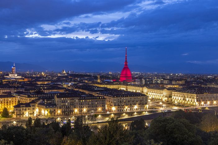 Giornata mondiale patologie eosinofile, a Torino la Mole illuminata di magenta