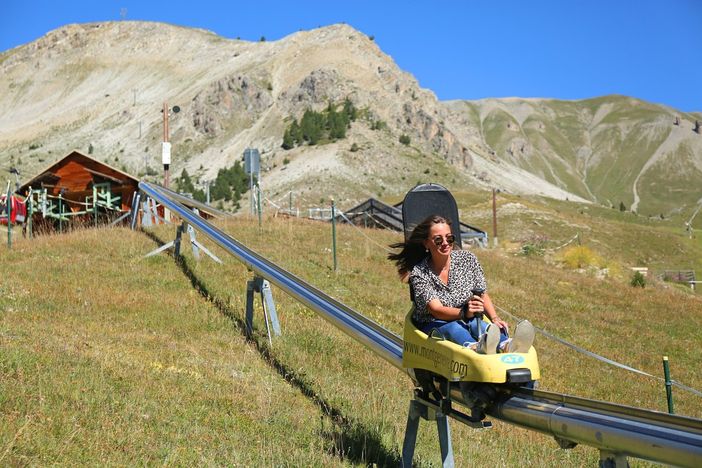 Monty Express, la slitta monorotaia di Monginevro: adrenalina e paesaggi, per un divertimento "gr Monty Express, la slitta monorotaia di Monginevro: adrenalina e paesaggi, per un divertimento "gr