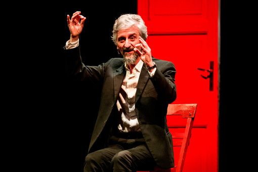 In foto, Ascanio Celestini in scena al Gobetti