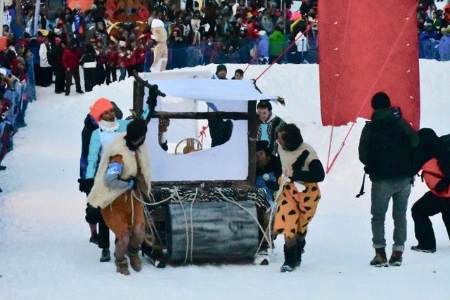 A Bardonecchia tornano le stravaganti slitte in legno della "Bardolesa"
