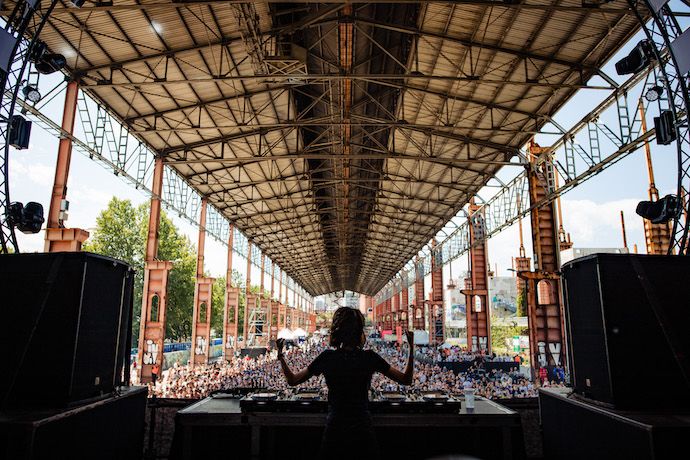 In foto, Amelie Lens