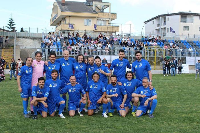 La nazionale calcio spettacolo a Nichelino per dire no alla violenza di genere