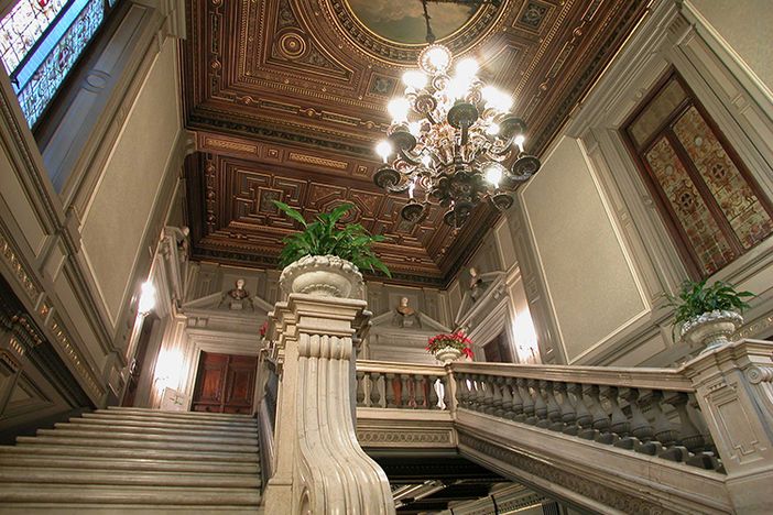 A Palazzo Cisterna si racconta quel viaggio di nozze in mongolfiera che finì sulle rocce della Savoia