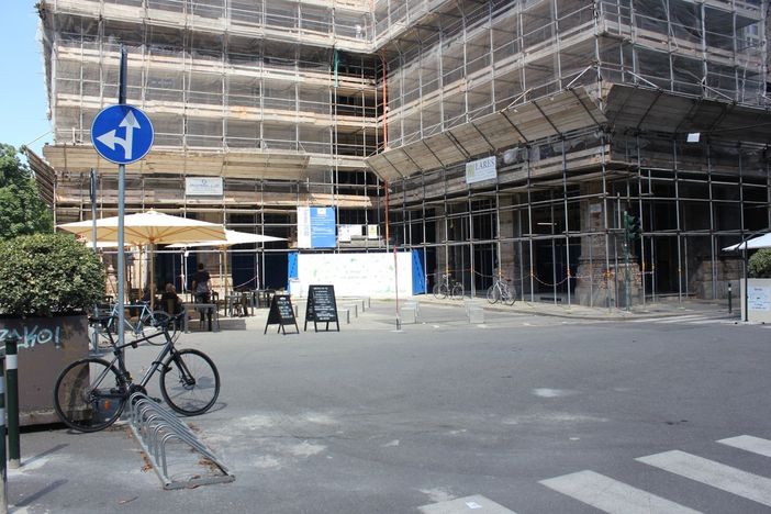 Pedonalizzazione in piazza Antonicelli, è lite: la sperimentazione divide i commercianti [VIDEO e FOTO]