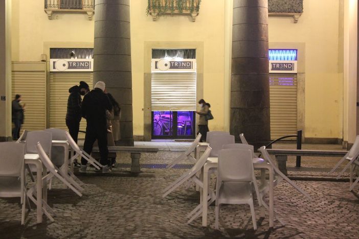 con la zona arancione chiusura di bar e ristoranti, 7 giorni su 7