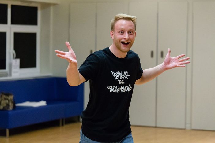 Simone Sistarelli, da Genova a Londra, passando per Torino: "Faccio danzare i malati col Popping For Parkinson's" Simone Sistarelli, da Genova a Londra, passando per Torino: "Faccio danzare i malati col Popping For Parkinson's"