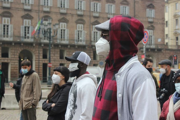 I migranti scendono in piazza: “Il permesso di soggiorno non è un favore, documenti per tutti” [VIDEO e FOTO]