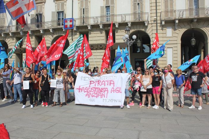 protesta oss e lavoratori assistenza protesta oss e lavoratori assistenza
