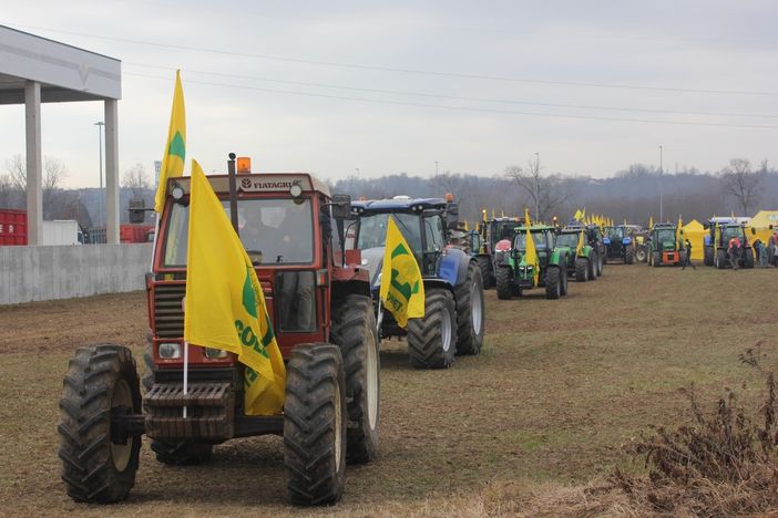 Una strada cancella i campi nel Canavese, agricoltori in rivolta: "Non distruggete la nostra terra" [FOTO E VIDEO]