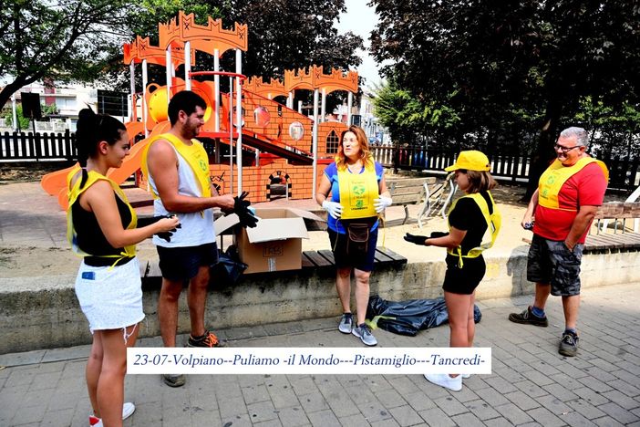 I volontari di “Puliamo Volpiano” sfidano il caldo: rimossi rifiuti in piazza Madonna delle Grazie I volontari di “Puliamo Volpiano” sfidano il caldo: rimossi rifiuti in piazza Madonna delle Grazie