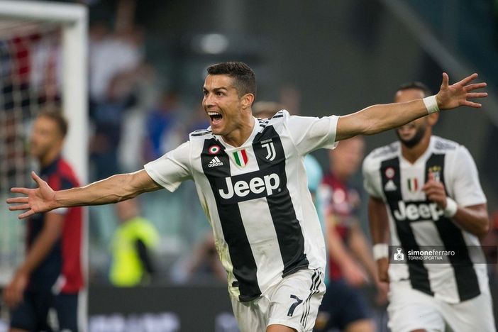 La mamma di Ronaldo ai giornalisti: "Felice che sia alla Juve, io resterò a vivere in Portogallo" La mamma di Ronaldo ai giornalisti: "Felice che sia alla Juve, io resterò a vivere in Portogallo"