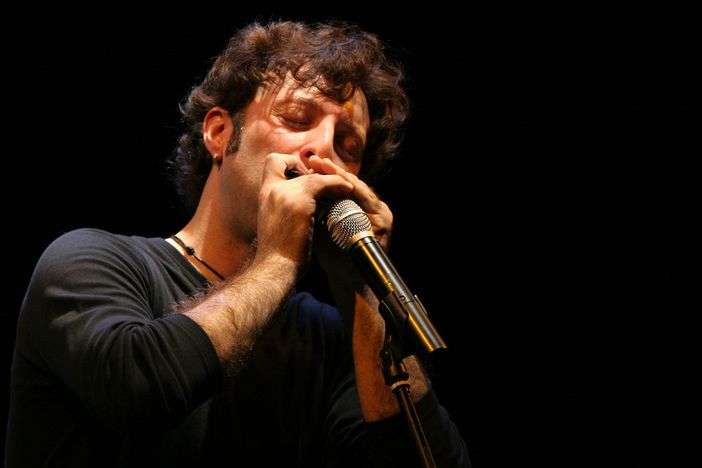 Ciao Luigi, ciao: un recital per gli 80 anni di Tenco, tra musica e malinconia