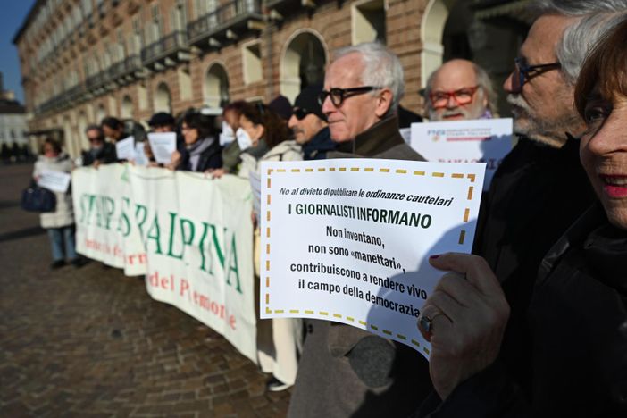 Legge Bavaglio, i giornalisti piemontesi manifestano sotto la Prefettura di Torino Legge Bavaglio, i giornalisti piemontesi manifestano sotto la Prefettura di Torino