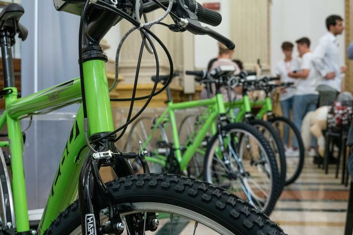Teatro alimentato da biciclette nei borghi di Cumiana, dal 21 giugno la rassegna teatrale di 4 spettacoli per recuperare la memoria collettiva