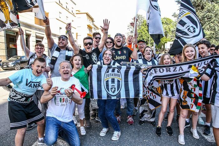 Champions League, nonostante l'allerta coronavirus tifosi della Juve stasera sugli spalti dello stadio di Lione Champions League, nonostante l'allerta coronavirus tifosi della Juve stasera sugli spalti dello stadio di Lione
