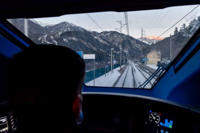 Cadavere lungo i binari a Salbertrand: sarebbe un migrante travolto da un treno