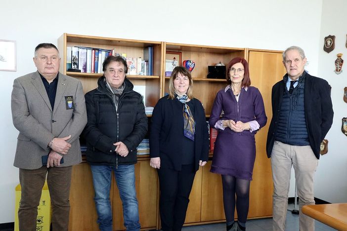 foto di gruppo con rappresentanti istituzioni foto di gruppo con rappresentanti istituzioni