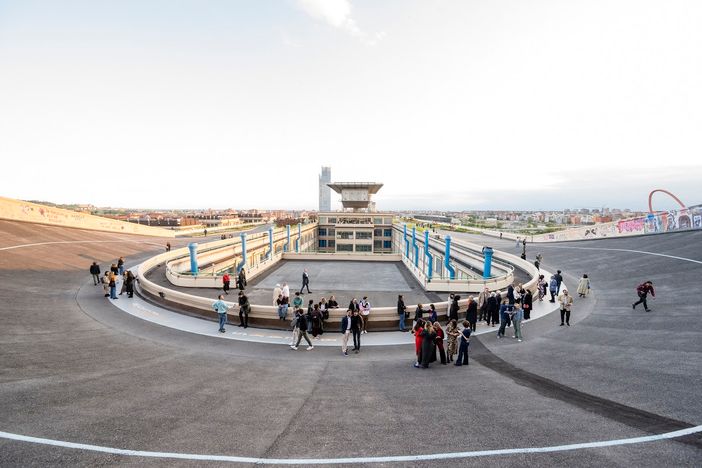 Il caldo autunno della Pinacoteca Agnelli: da Thomas Bayrle a alle nuove installazioni sulla Pista 500 Il caldo autunno della Pinacoteca Agnelli: da Thomas Bayrle a alle nuove installazioni sulla Pista 500