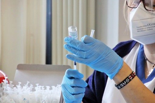 L'UE vuole arrivare al 70% di popolazione vaccinata entro l'estate L'UE vuole arrivare al 70% di popolazione vaccinata entro l'estate