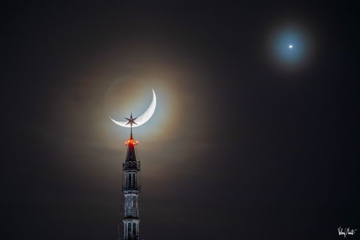 Il “bacio” cosmico tra Luna e Venere: lo spettacolo del cielo sopra alla Mole Il “bacio” cosmico tra Luna e Venere: lo spettacolo del cielo sopra alla Mole