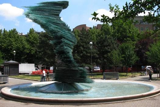 I cittadini dicono no allo spostamento della scultura di Varotsos al Giardino Grosa I cittadini dicono no allo spostamento della scultura di Varotsos al Giardino Grosa