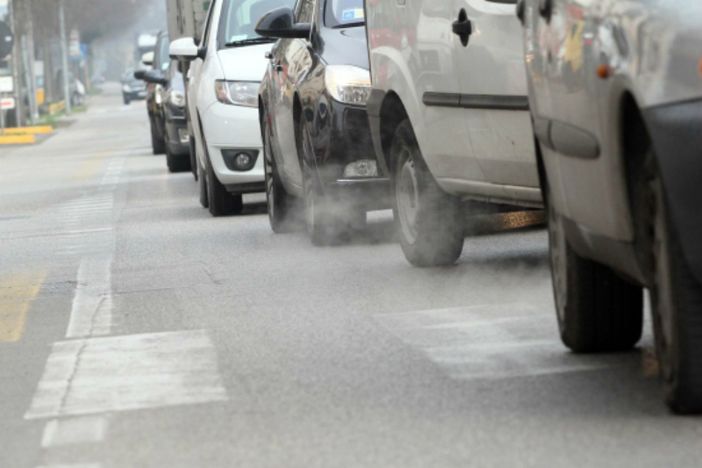 Diminuisce lo smog, da domani a Torino i diesel euro 4 tornano a circolare Diminuisce lo smog, da domani a Torino i diesel euro 4 tornano a circolare
